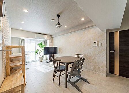 広々としたLDKがお部屋の中心。ご家族そろった楽しい時間が過ごせそうですね。※リフォーム後のイメージ画像です。リフォームには別途費用がかかります。