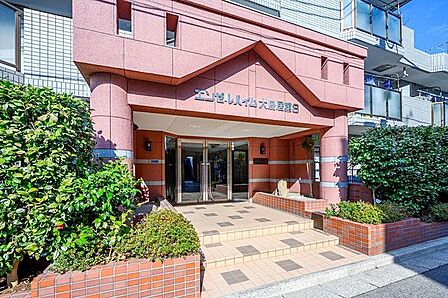 掃除の行き届いた綺麗なエントランス。管理体制良好です。