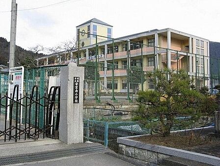 姫路市立安富南小学校 徒歩13分。 1020m