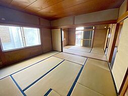 平岡町土山　戸建 4LDKの室内