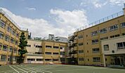 新宿区立戸塚第一小学校（490m）
