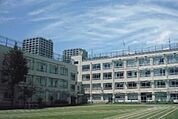 新宿区立戸山小学校（1185m）