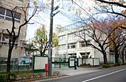 世田谷区立用賀小学校（275m）