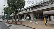 三鷹市公会堂 徒歩6分。 450m