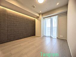 約7.3Jの洋室。このお部屋からバルコニーに出ることができます。眺望良好です。