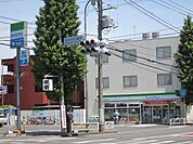 ファミリーマート秀栄白糸台店 523m