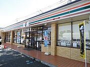 セブンイレブン泉塚店 322m