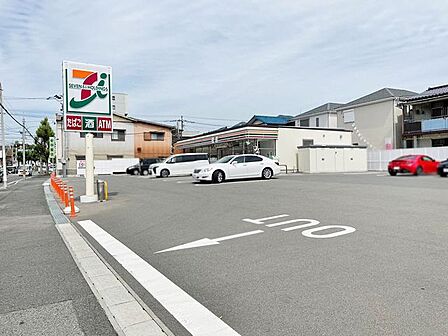 セブンイレブン八幡竹末店 248m