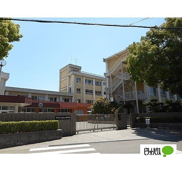 画像26:中学校「和歌山市立紀之川中学校まで1518m」