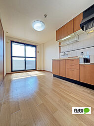 コムス・エルアール 301 3階2DKのリビング/ダイニング