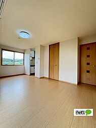 フォースクエア岡田 103 1階ワンルームのリビング/ダイニング