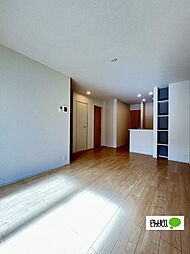 コーネリア西浜I 102 1階1LDKのリビング/ダイニング