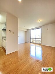 フローラル・アイII 105 1階2LDKのリビング/ダイニング