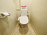 トイレ：明るくて清潔感のあるトイレスペース♪洗浄便座付トイレ！広々した空間で気持ちよく過ごせます。