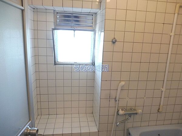 画像19:浴室　窓