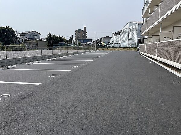 画像14:駐車場