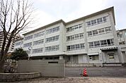 中学校「新潟市立宮浦中学校まで845m」