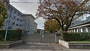 中学校「東松山市立松山中学校まで411m」