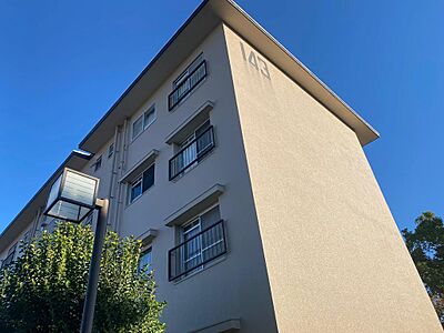 外観：最上階につき日当たり眺望良好