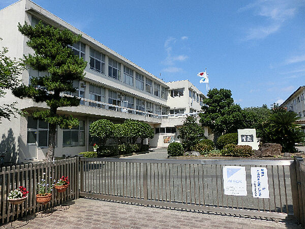 画像17:浜松市立蜆塚中学校（253m）