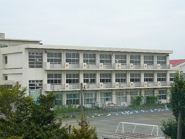 画像18:袋井市立袋井西小学校（462m）