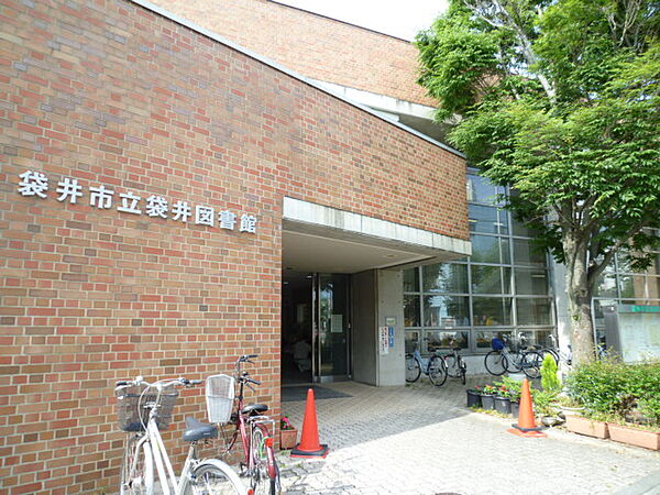 画像23:袋井市立袋井図書館（2430m）