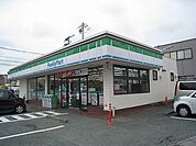 ファミリーマート（169m）