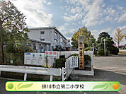 掛川市立第二小学校（689m）