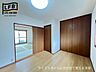 洋室：2階の洋室。和室と建具で仕切れるようになってますので、ご自分のライフスタイルに合わせてお使いいただけます☆