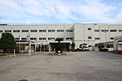 中学校「広島市立吉島中学校まで1611ｍ」