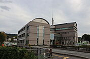 役所「熊野町役場西出張所まで733ｍ」