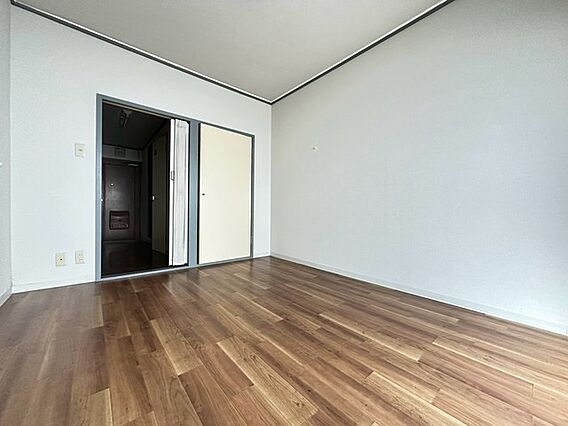 リスタ海田_内装_0