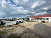 中学校「熊野町立熊野東中学校まで2495ｍ」