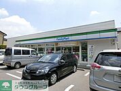 ファミリーマート 徒歩22分。コンビニ 1740m