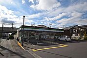 ファミリーマート草加旭町二丁目店 徒歩7分。徒歩10分。 560m