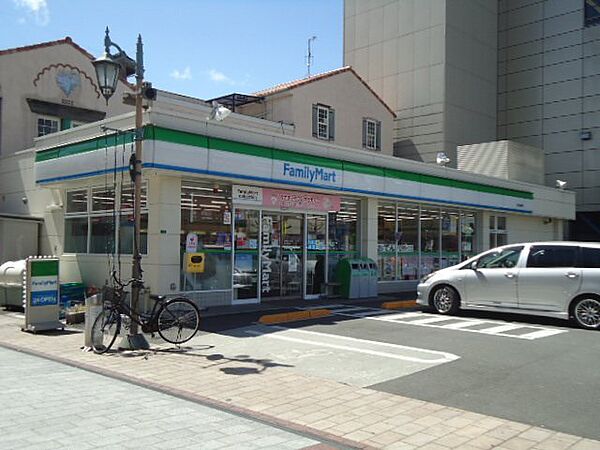 画像16:【コンビニエンスストア】ファミリーマート 福山霞町店まで777ｍ