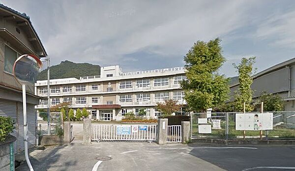 画像14:【小学校】福山市立泉小学校まで282ｍ