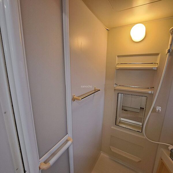 シャワールーム