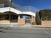 青葉保育園まで　372m　徒歩約5分　『本物に出会う』『一人一人を大切にする保育』『自分で行動できる子ども』の保育方針のもと、地域に根ざした保育を行う。【定員165名】