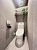 トイレ：あると嬉しい2段棚付きのトイレ♪お掃除道具やトイレットペーパーの在庫を置けますね♪