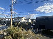 住宅地入り口には防犯カメラも設置しており、安心ですね