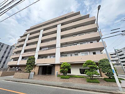 外観：フルリフォーム予定！（9月末頃完工）採光と通風に優れた角住戸のマンションです♪