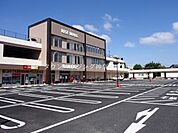 ツルハドラッグ 徒歩8分。ドラックストア 590m