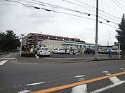ファミリーマート藤沢円行店 122m