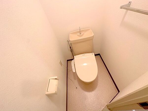画像9:綺麗なトイレにはウォシュレット標準装備です。 