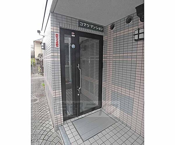 画像20:建物のエントランスです。