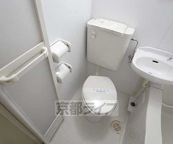 画像8:ユニットバスのトイレです。