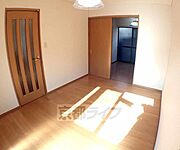 フローリングでとてもキレイです。