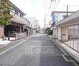 目の前の道です。