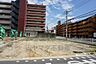 外観：小学校徒歩4分（約250ｍ）、石丸中央公園徒歩1分（約50ｍ）、メガドンキ徒歩6分（約450ｍ）。利便性が良い立地です。